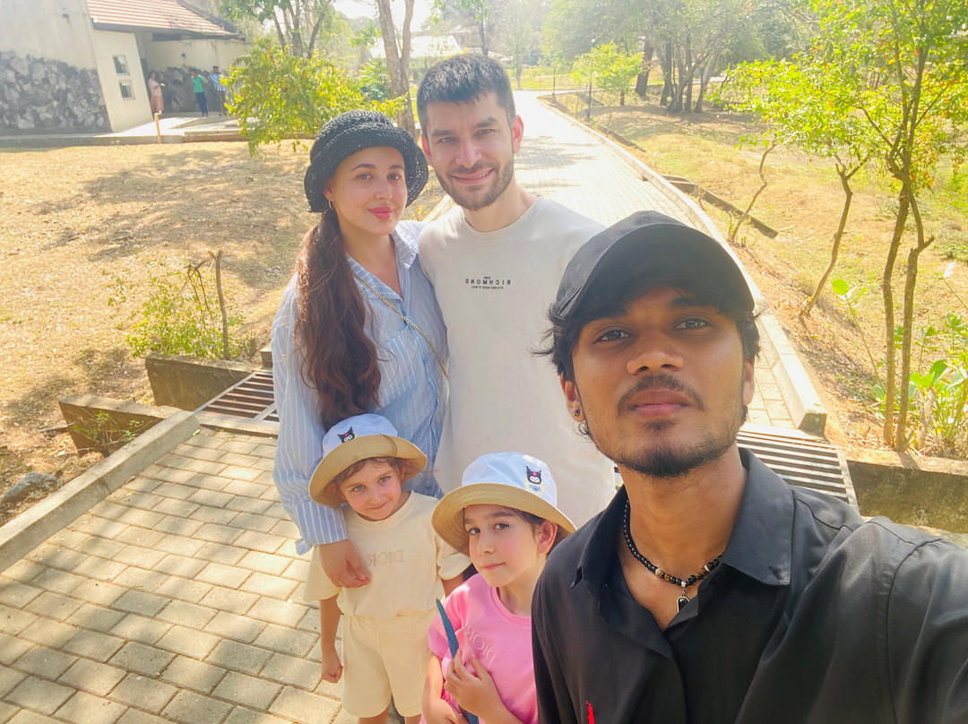 Zeyloura Travels
