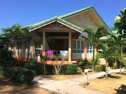 甲米兰塔岛棕榈海滩度假村主图