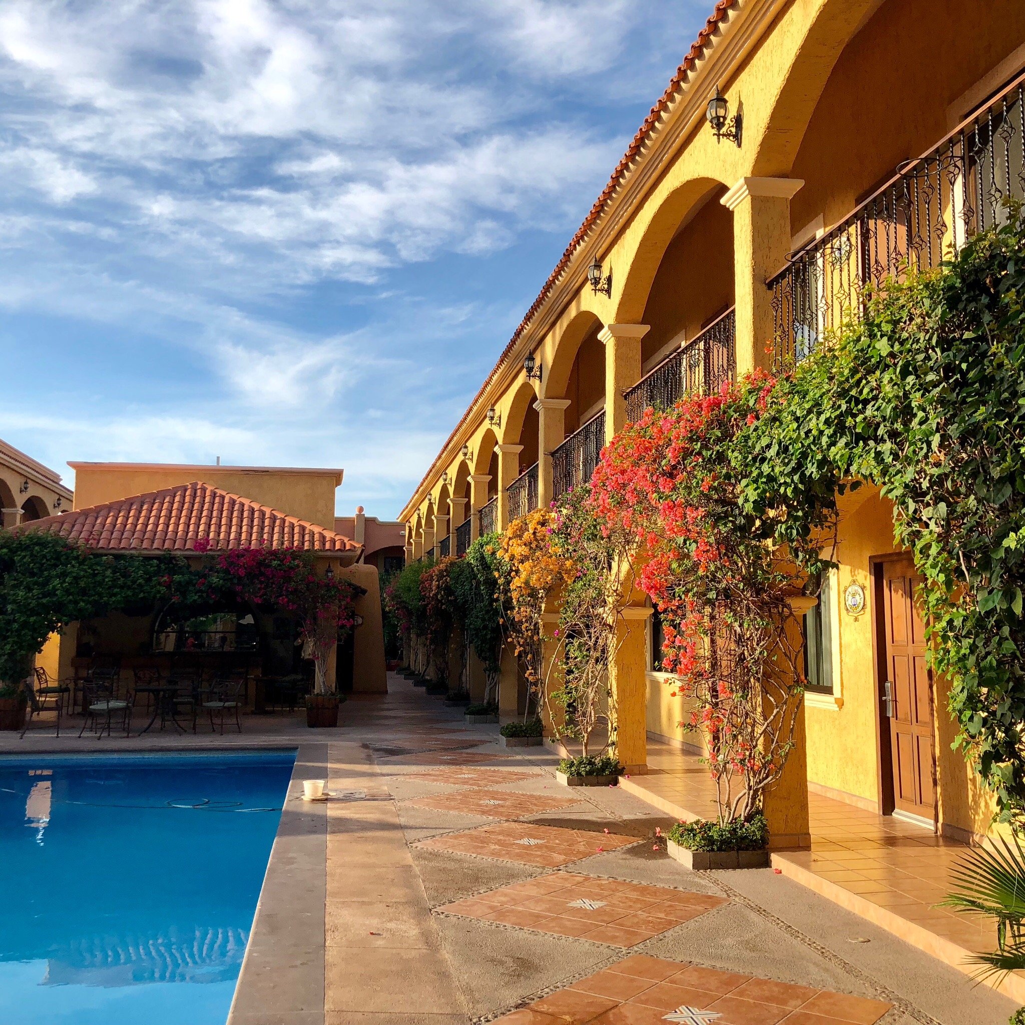Hacienda Suites-官方