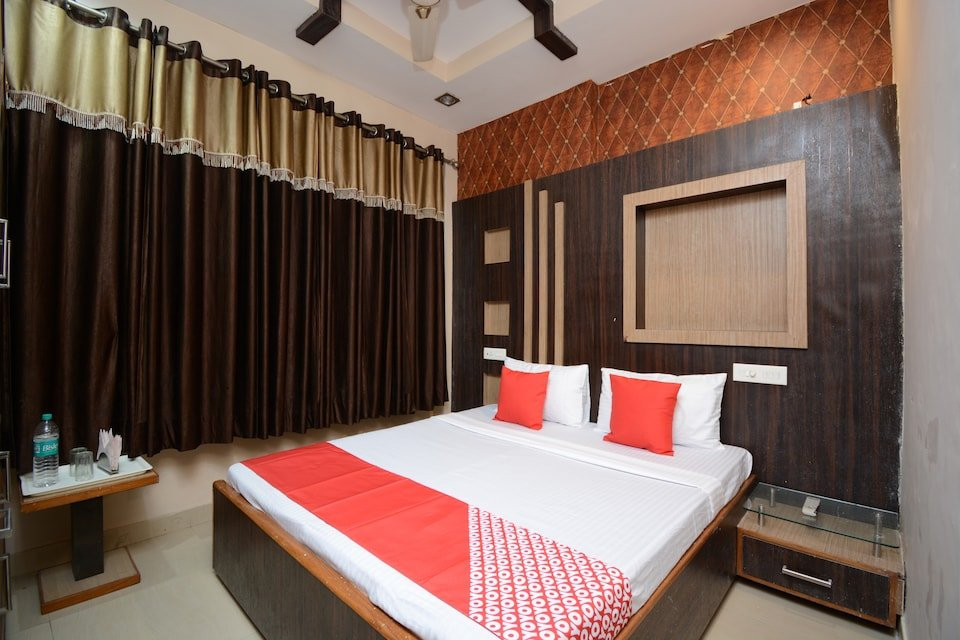 OYO Flagship 29312 Hotel Royal's