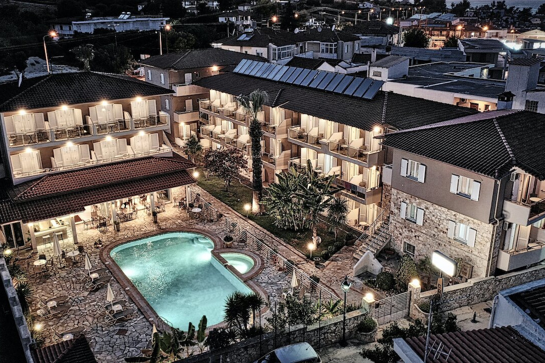 Sarantis Hotel & Studios