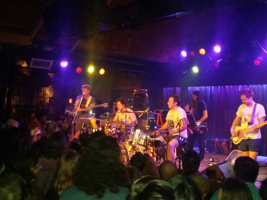 索拉纳海滩旅游景点-Belly Up Tavern