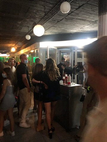 Apels Music Bar-阿尔库迪亚港必去景点