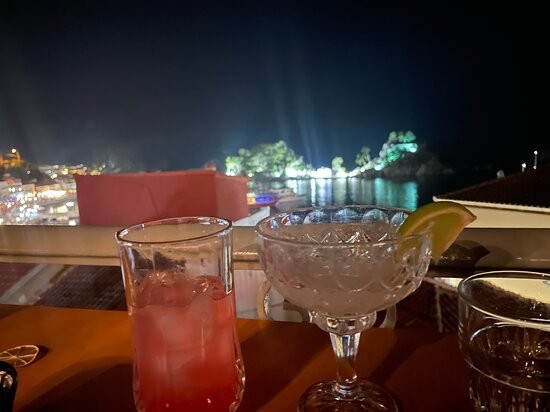 Avocado Cocktail Bar-帕尔加必去景点