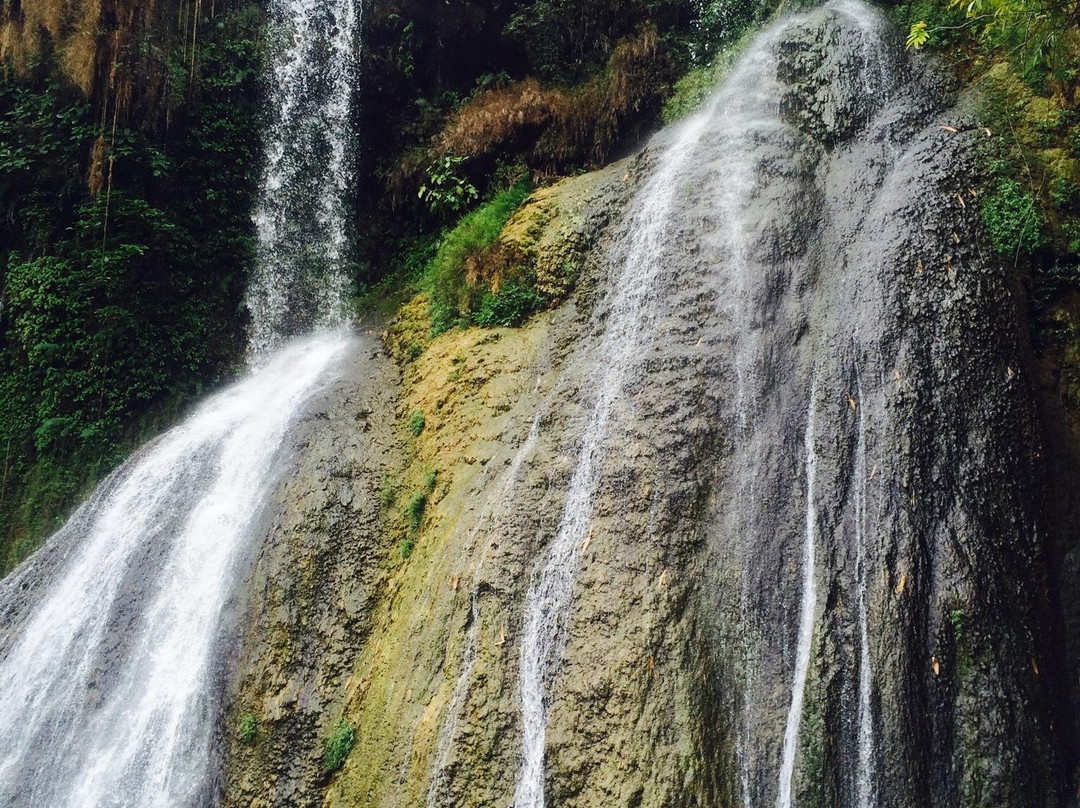 Dai Yem Waterfall景点图片