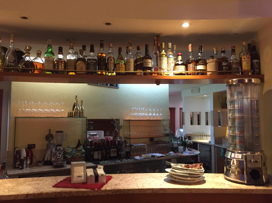 Oliena餐馆和美食-Managheri Club