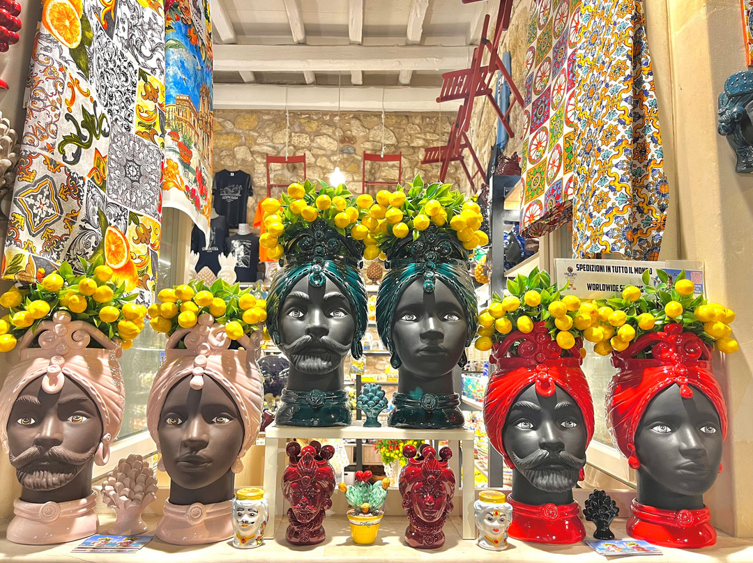 Isola旅游景点-Aretusa Ceramiche  & Souvenir
