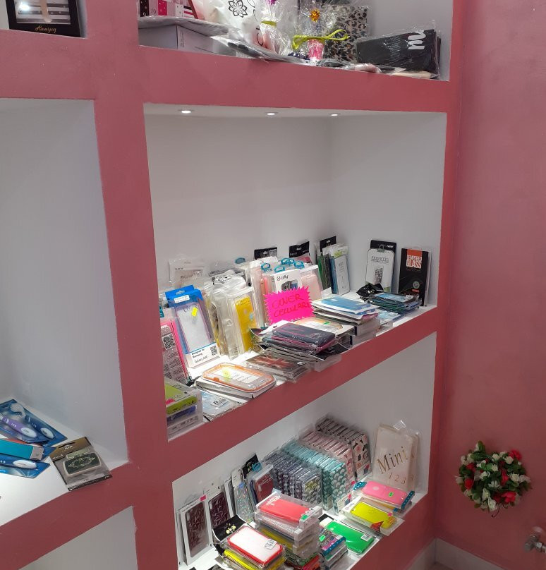 Showroom Cosmetica-迪亚诺马里纳必去景点
