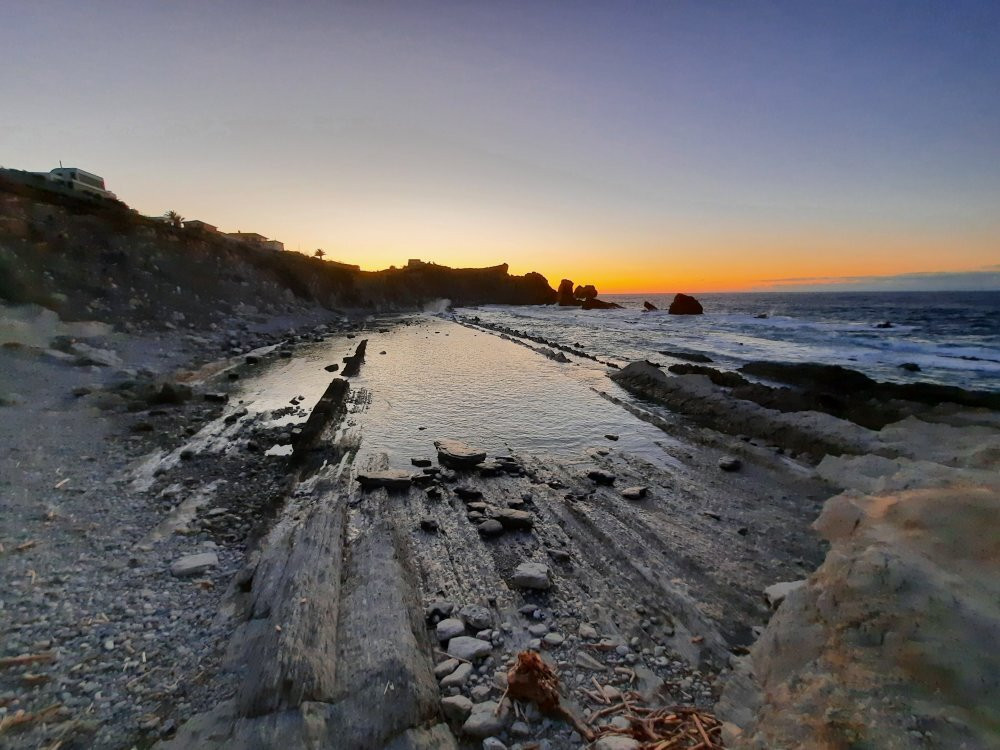 Playa De La Arnía景点图片