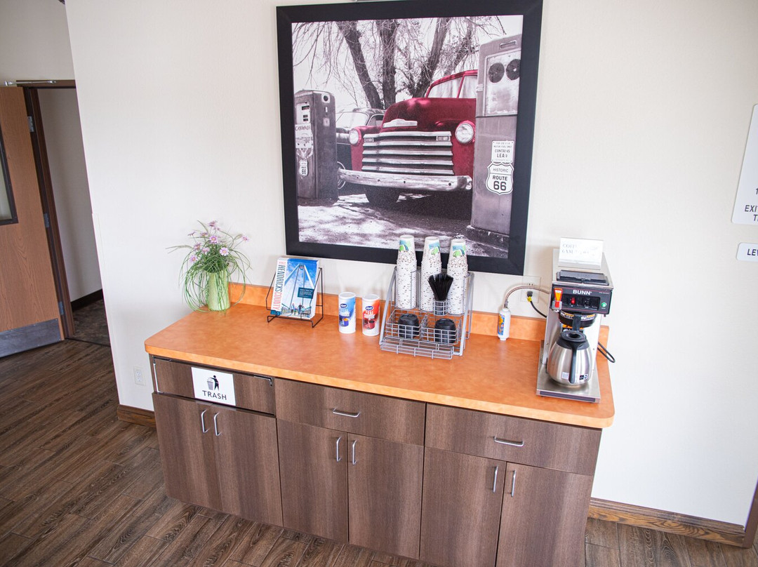 White House Suites Indianapolis Airport主图