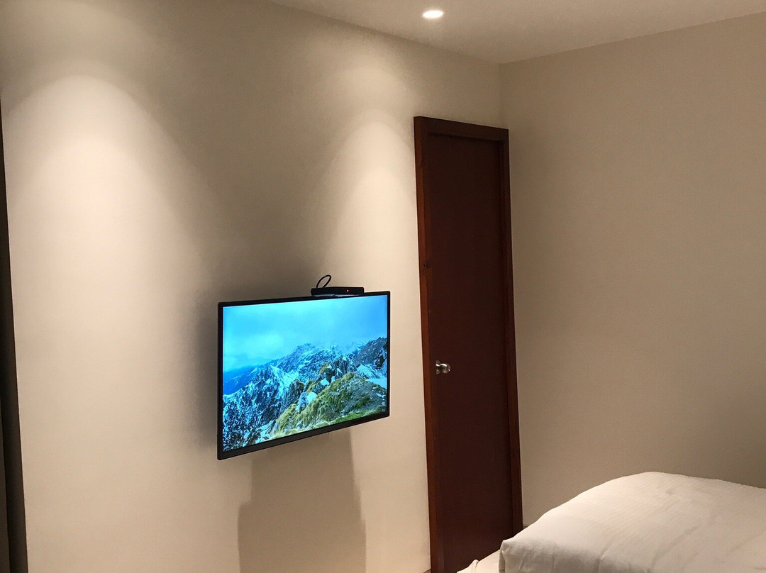 Capital O 28475 Elite Homes主图