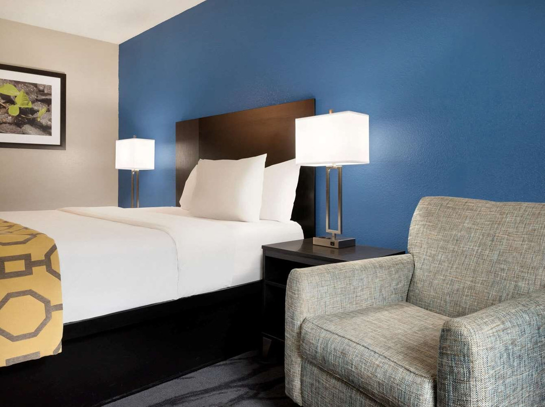 托莱多机场戴斯酒店主图