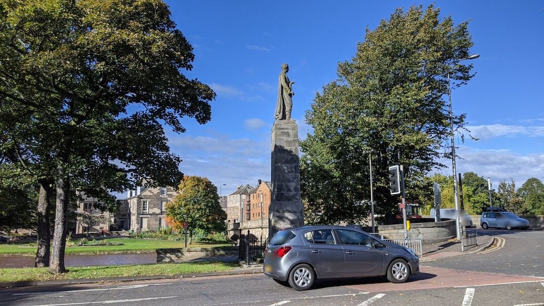 David Macbeth Moir Statue-马瑟尔堡必去景点