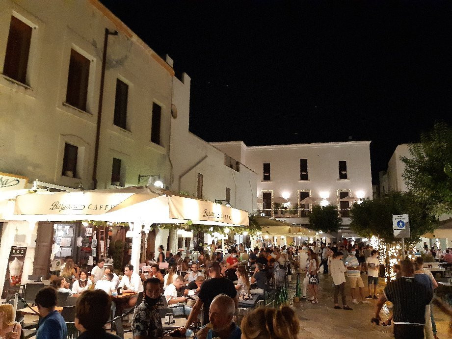 Piazza Giuseppe Garibaldi-莫诺波利必去景点