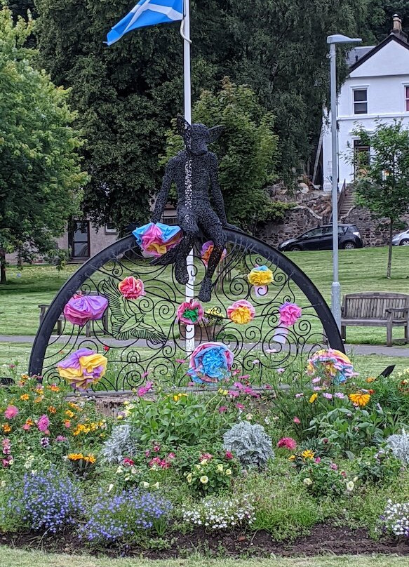 Fox Boy Sculpture-Menstrie必去景点