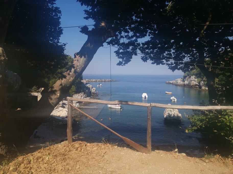 Damouhari port-Mouresi必去景点
