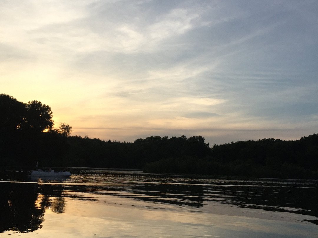 Portage Lakes Cruises景点图片