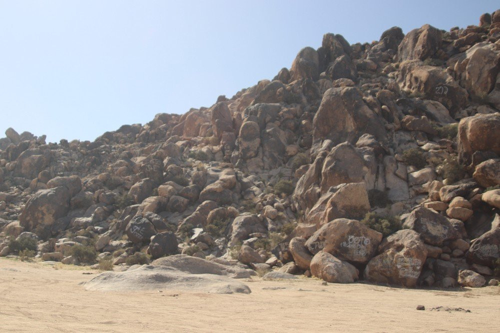 Giant Rock-Landers必去景点