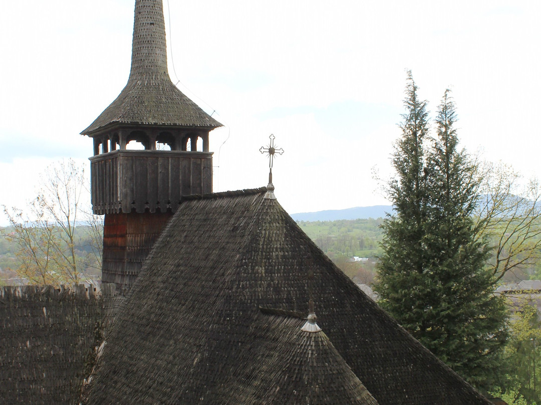 The wooden church in Calinesti Caieni-Calinesti必去景点