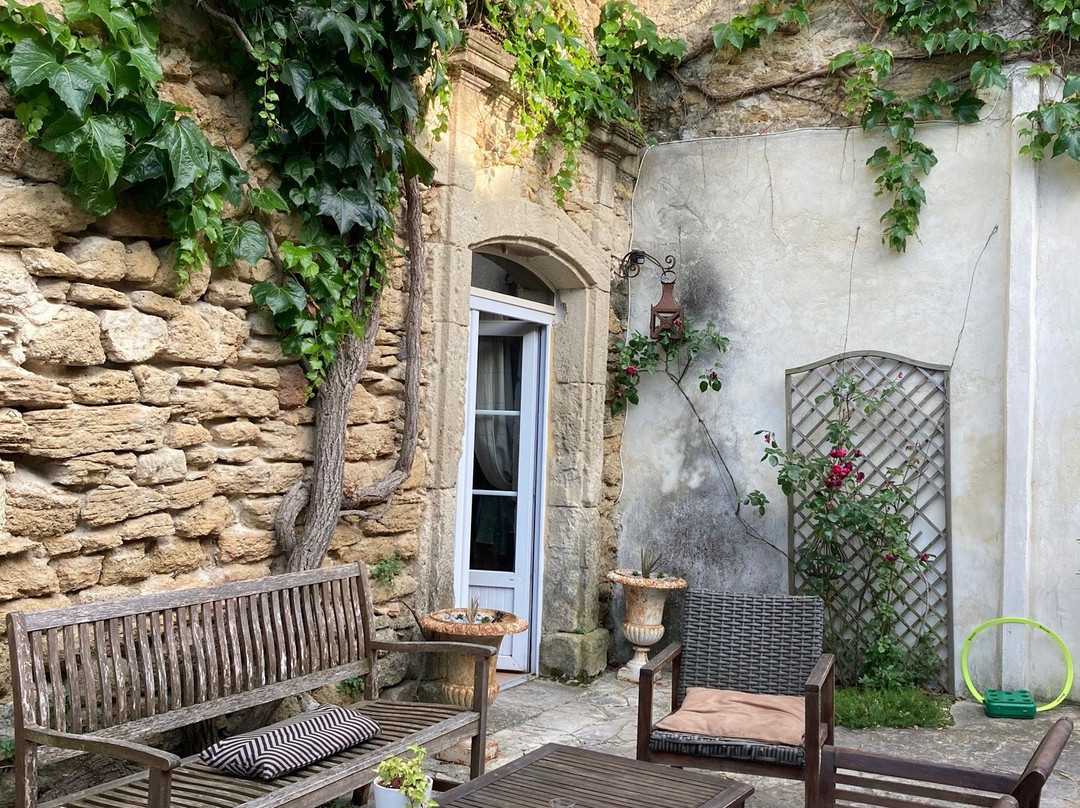 Les Aiguières en Provence主图