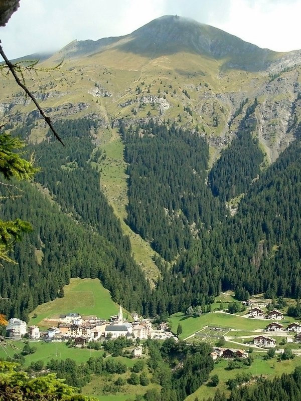 Parrocchia Di San Giacomo Maggiore-利维纳隆戈德尔科尔迪拉纳必去景点