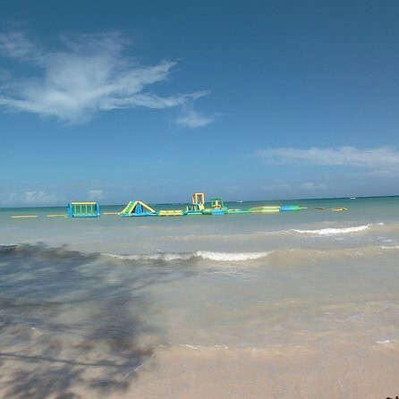 876 Beach Club景点图片