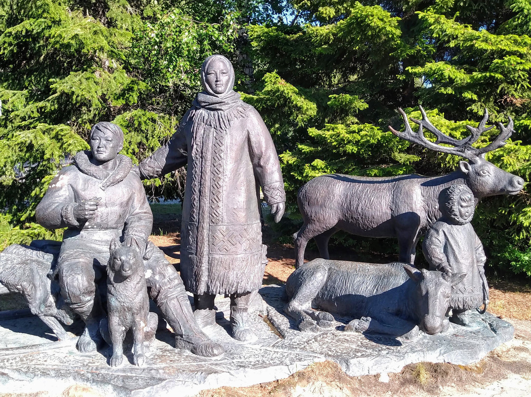 Monument Familly of Khant Having Rest景点图片