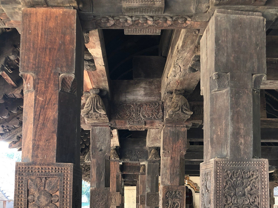 Embekka Devalaya景点图片
