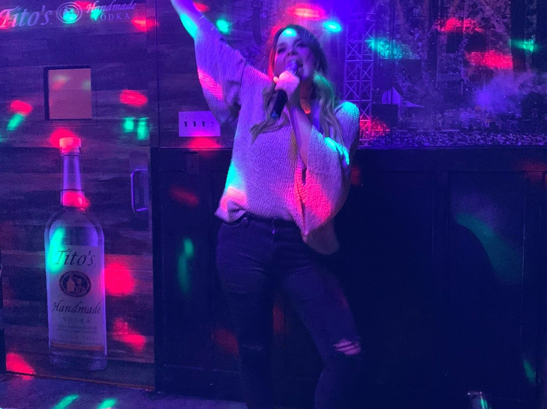 Off Key Entertainment Karaoke Bar-堪萨斯城必去景点