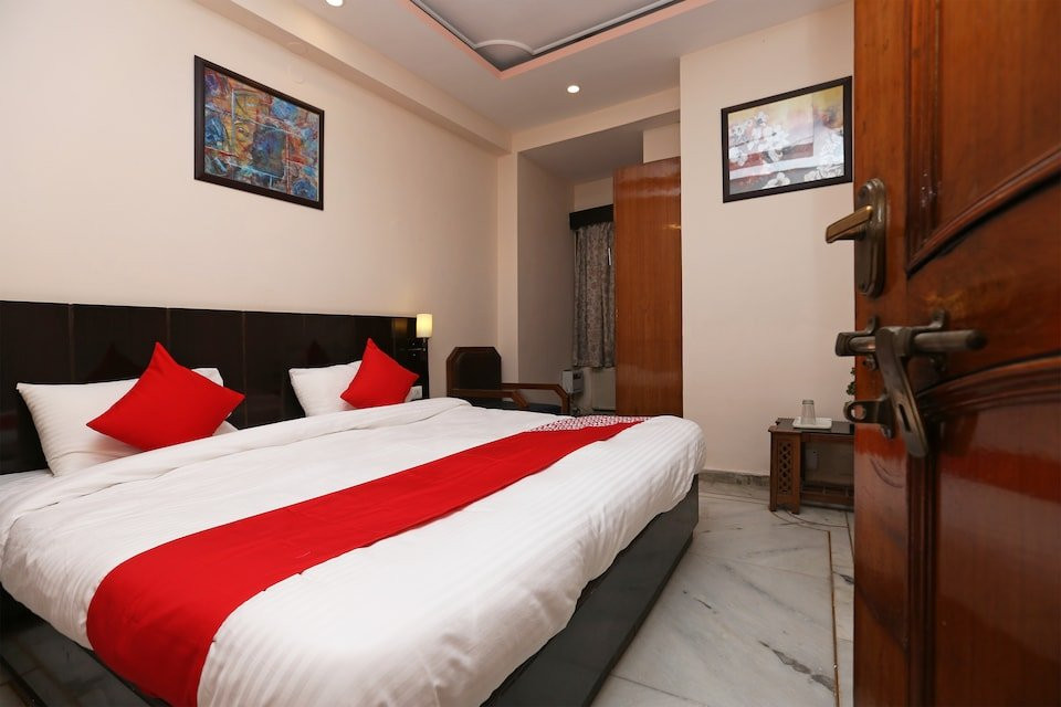 14390 Hotel Samrat