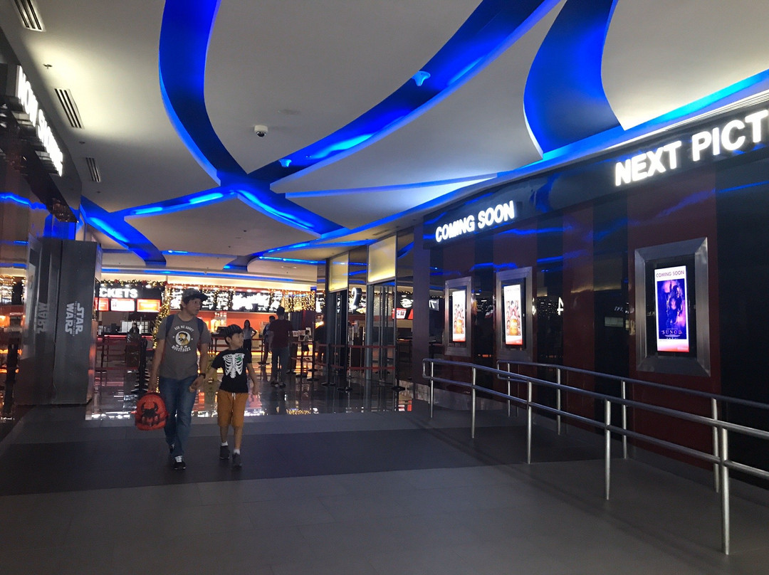 Robinsons Place-拉斯皮纳斯市必去景点