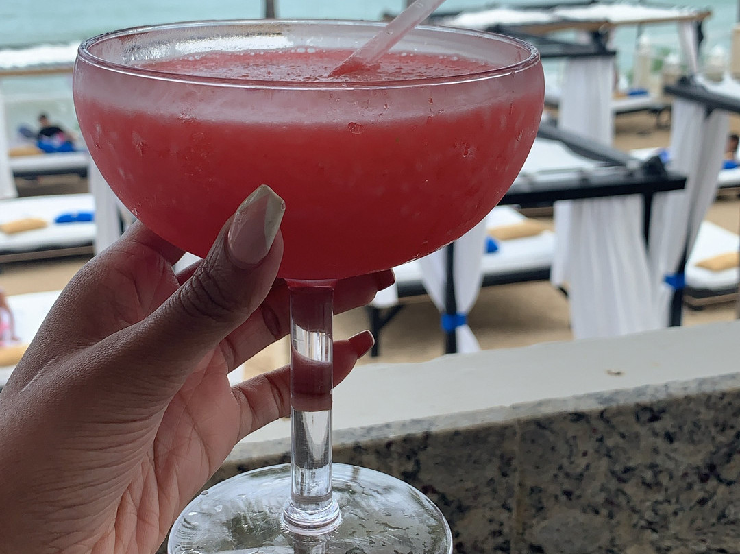 皇家优质套房酒店主图