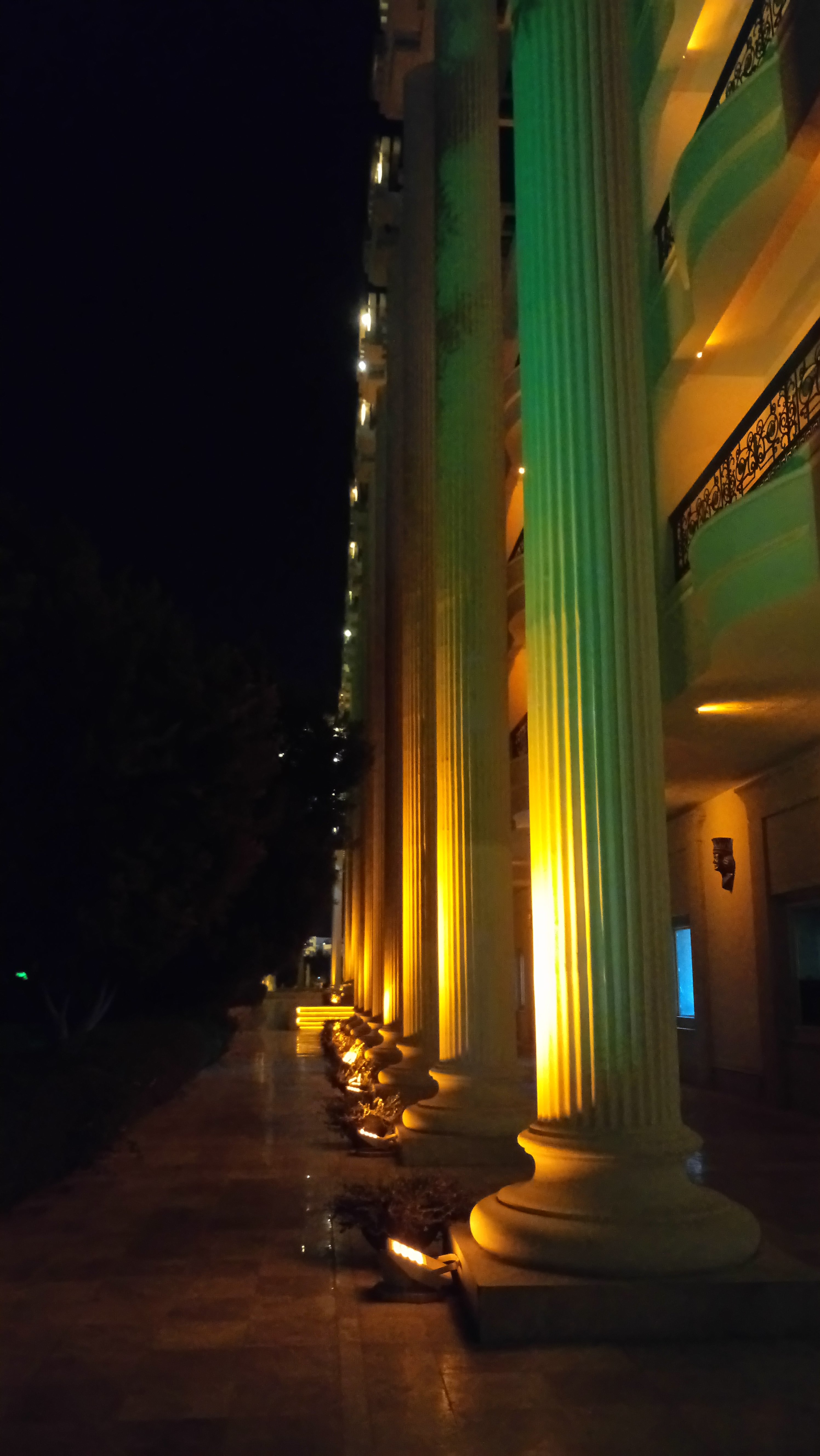 Dariush Grand Hotel-portrait