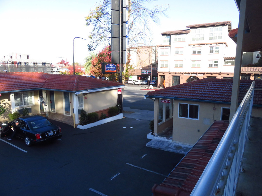 伯克利骑士酒店主图