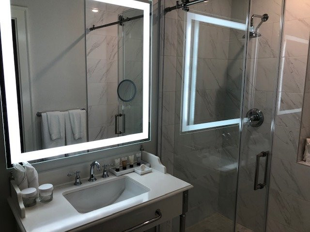 Warwick Melrose - Dallas主图