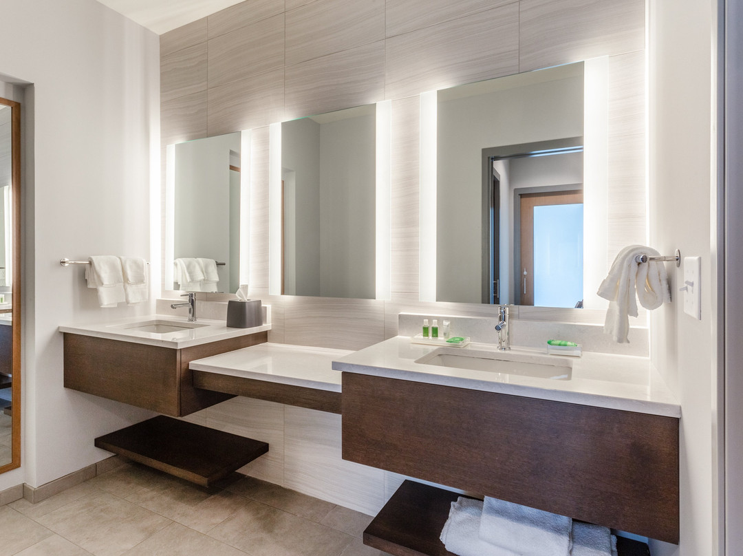 Holiday Inn & Suites Cedar Falls-waterloo Event Ctr By IHG主图