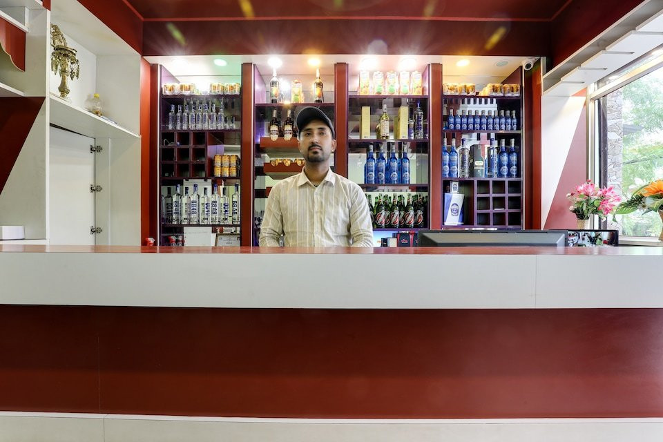 SPOT ON 545 Ghatal Hotel主图