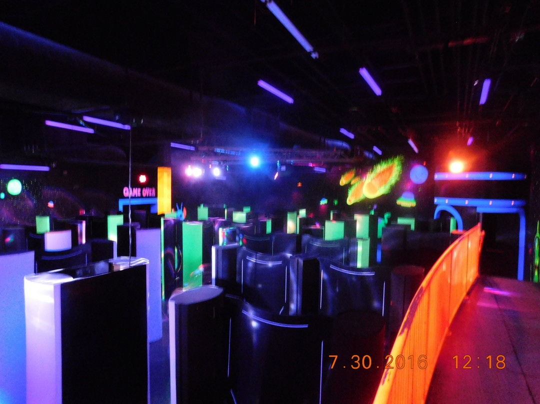 Smiths旅游景点-Hollywood Connection Family Fun Center