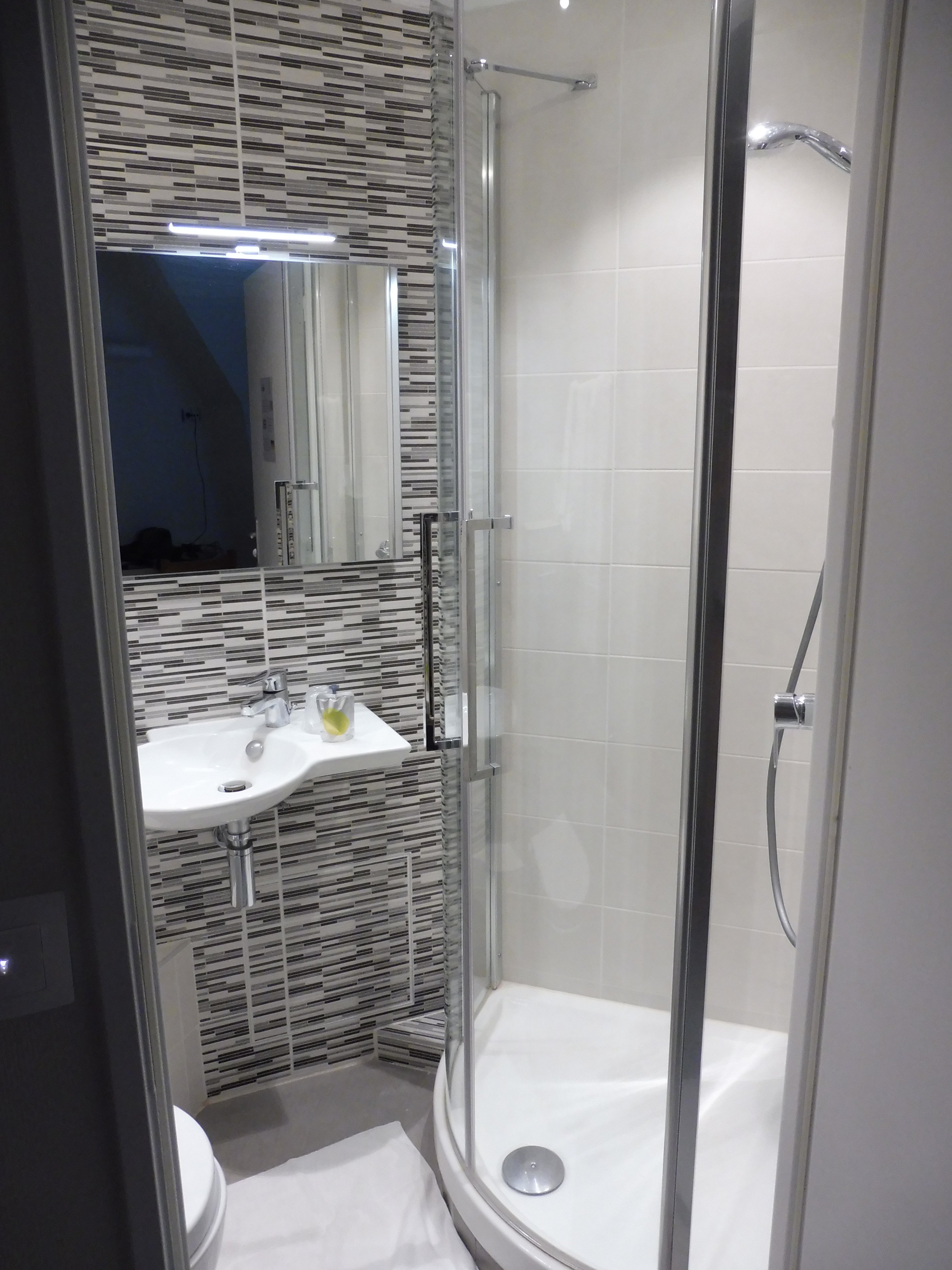 Hotellerie Saint Yves-浴室