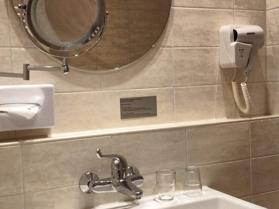 Ambassador City Centre Hotel主图