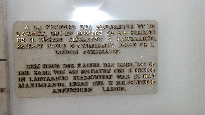 Roman inscription-Trencin必去景点