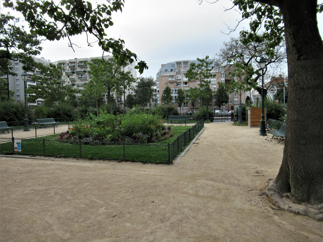 Square de la place de Bitche-巴黎必去景点