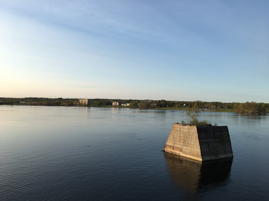 Bill Thorpe Walking Bridge-弗雷德里克顿必去景点