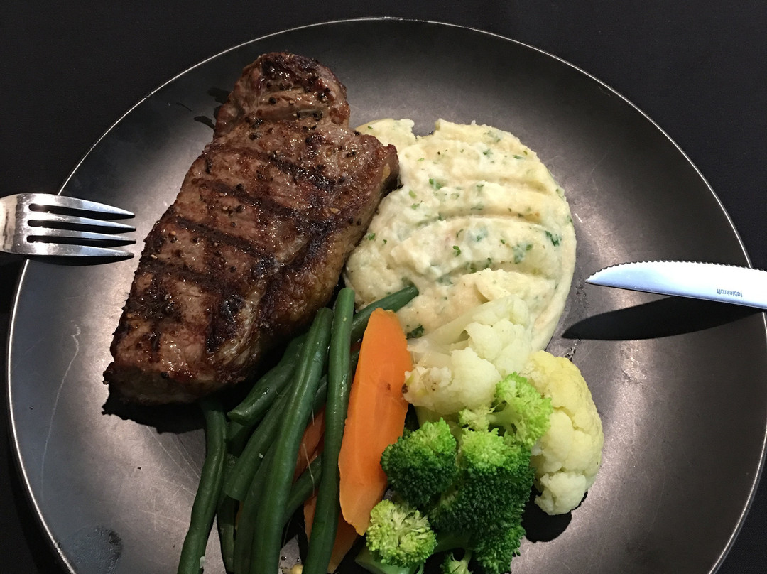 Newman餐馆和美食-Red Sands Tavern