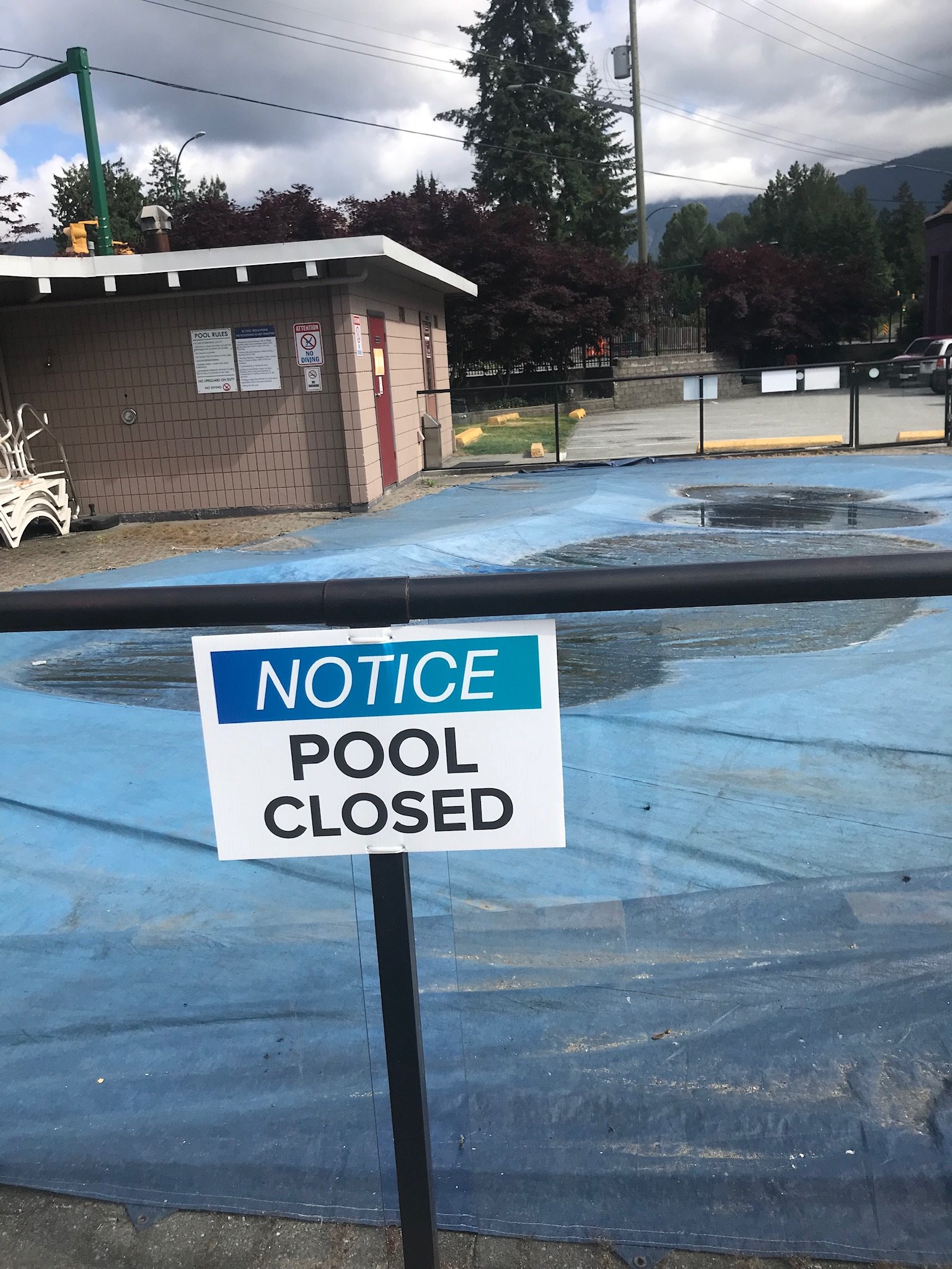 North Vancouver Hotel-泳池