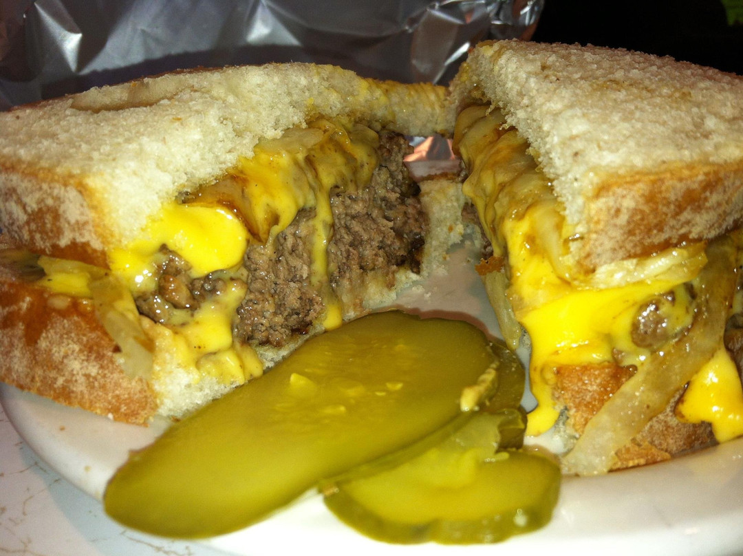 Birmingham's Bar & Cottages