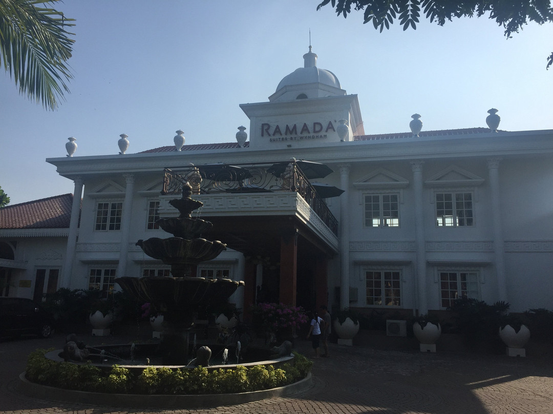 Ramada Suites by Wyndham Solo主图