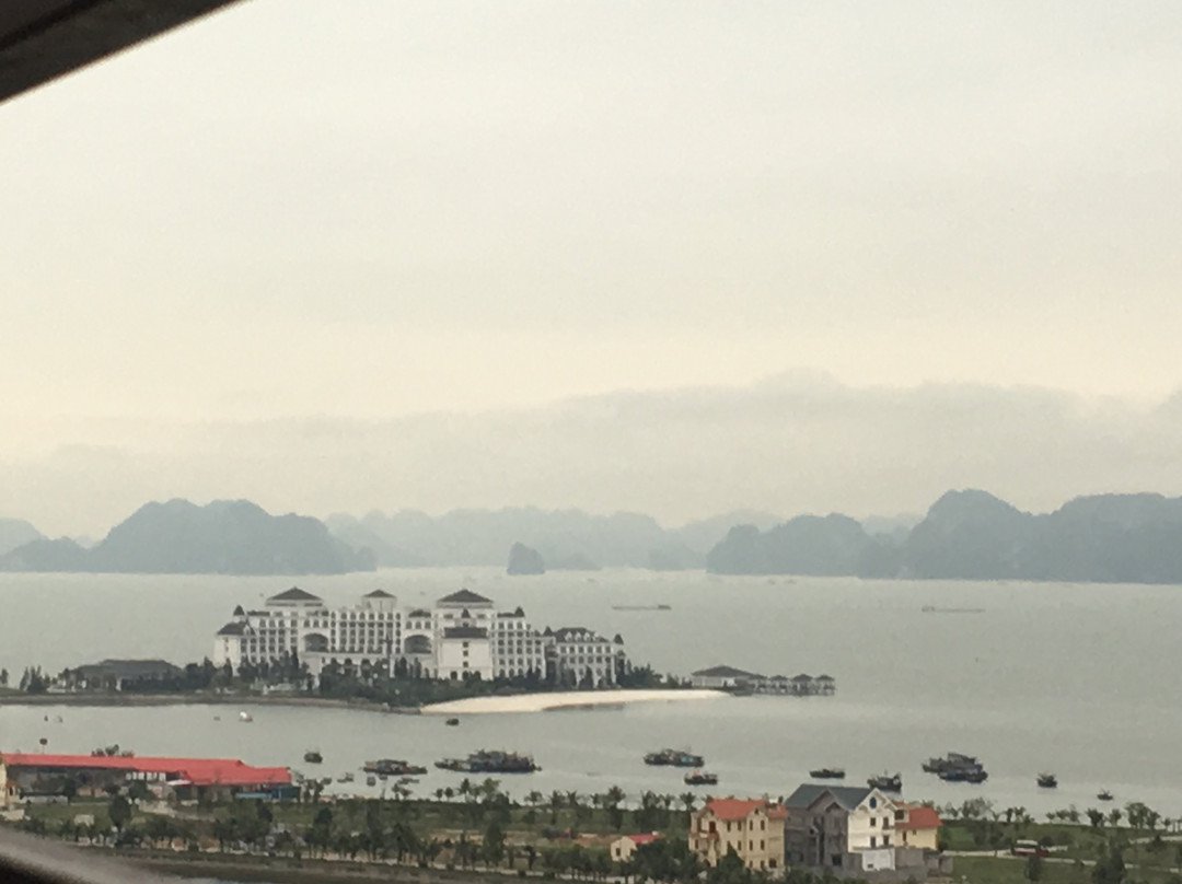 下龙皇家莲花酒店主图