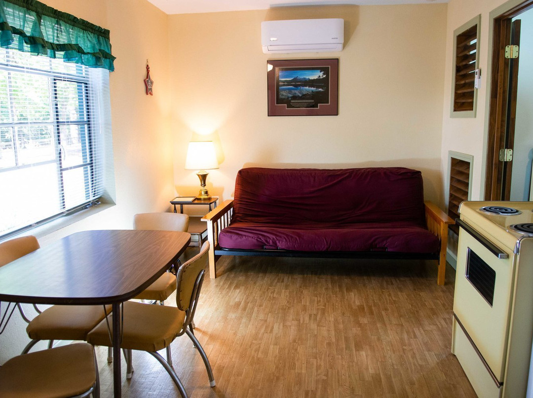 Crooked Hook Resort主图