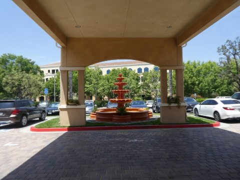 卡拉巴萨斯希尔顿花园酒店-浴室